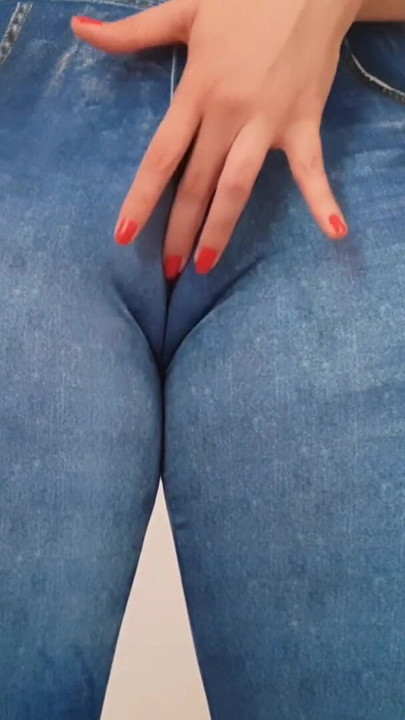 Hot girl trying on fitness leggings | Clip 1