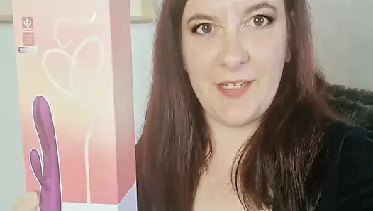 Gorgeous Italian MILF Has a Fantastic Orgasm with Terri From Honeyplaybox