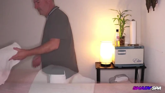 Nikitas wöchentliches special: eine Total release massage