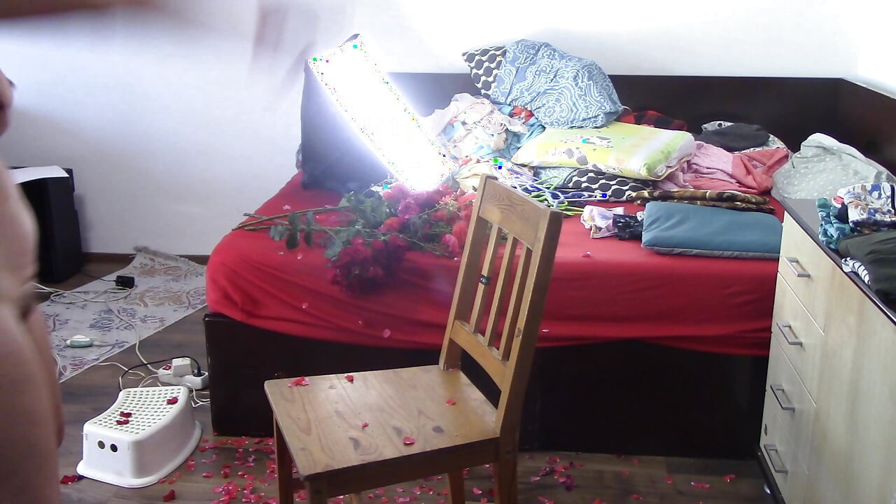 Sexy has fun with roses naked. The sexy epilates the hair on her legs.