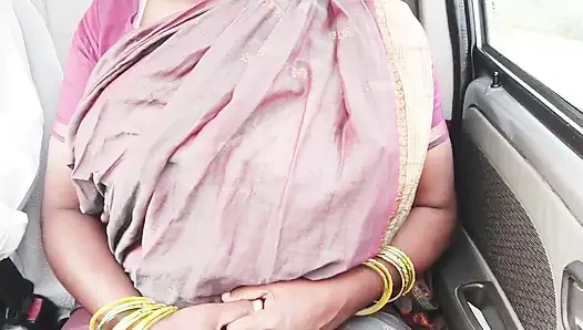 Hintli hizmetçi ev sahibiyle arabada seks yapıyor