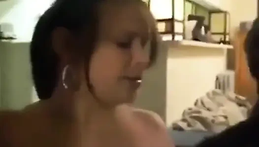 Tante seksi selingkuh sama pria lain atas ijin suami. Aku dan teman-temanku suka banget dientot habis-habisan sama besar
