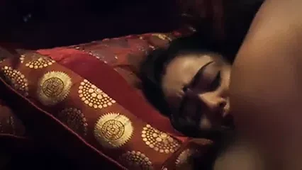 年轻的印度夫妇在 Xhamster.Com 上做爱