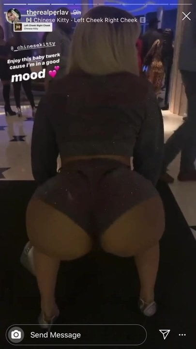 Perla Shaking It