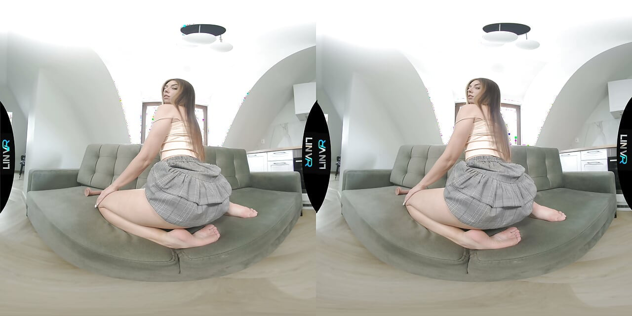 알리카는 수줍어하지 않아 — 그녀의 친구도 마찬가지야