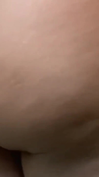 Χαστουκίζω το χοντρό μουνί μου, κουνάω τον χοντρό μου κώλο