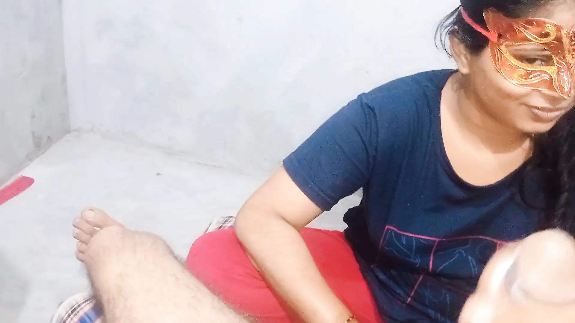 Neha Bhabhi veoma dobro puši kurac neprestano bez prestajanja