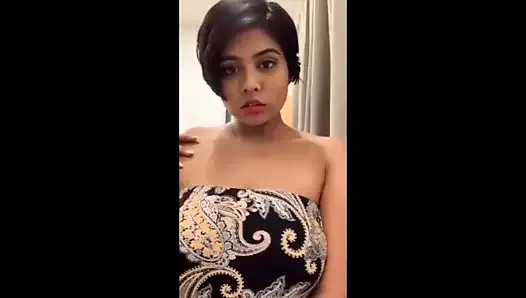 Desi Bhabhi Shows Herself On Live Cam