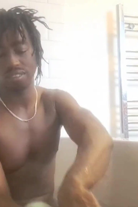 Nata4sex no banho provocando acariciando meu pau