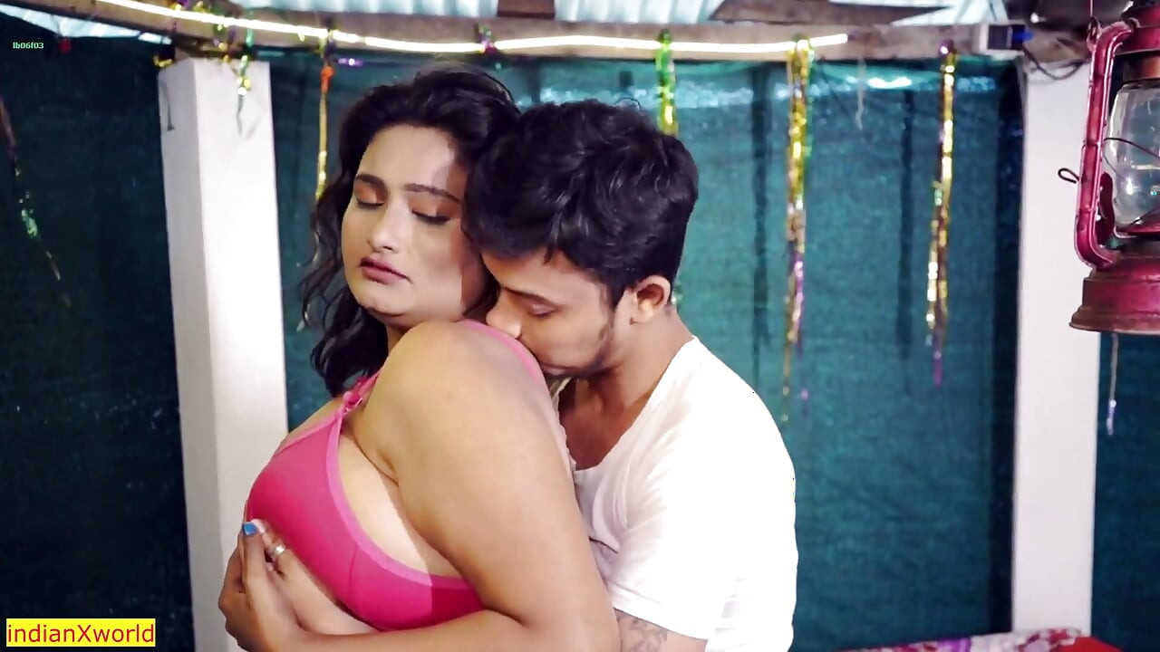 Indian Village Home Delivery Boy Fucking Big Boobs Bhabhi!