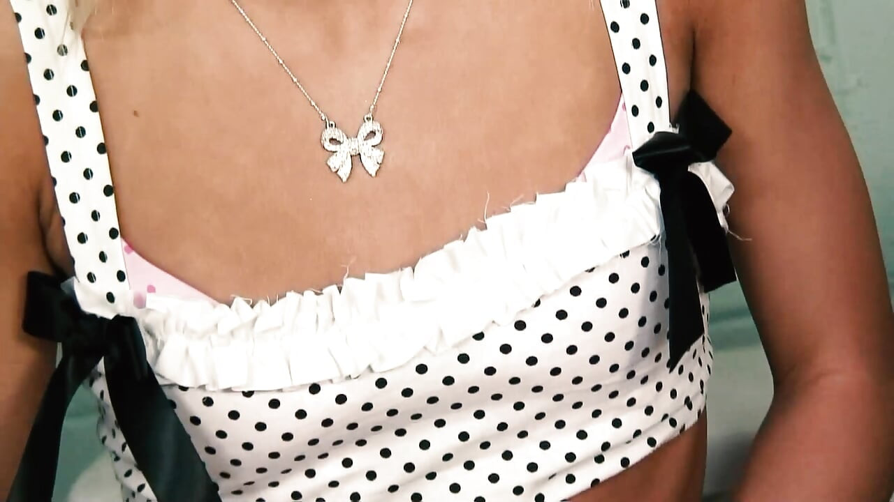 18-godišnja tinejdžerka Kacey Jordan je tatina mala kurvica