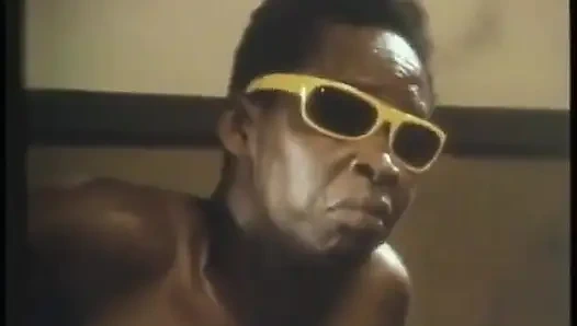 Die sexy kristina Barrington bekommt die muschi von hinten auf einem bürotisch geritten