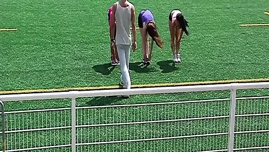 Vollbusiges französisches schätzchen reitet schwanz nach dem training