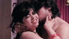 Rajsi Verma, web série sexy, baise avec la mère de sa copine