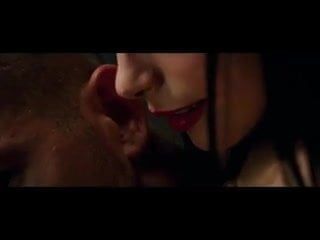 Deadpool - amarrando a cinta na cena de sexo