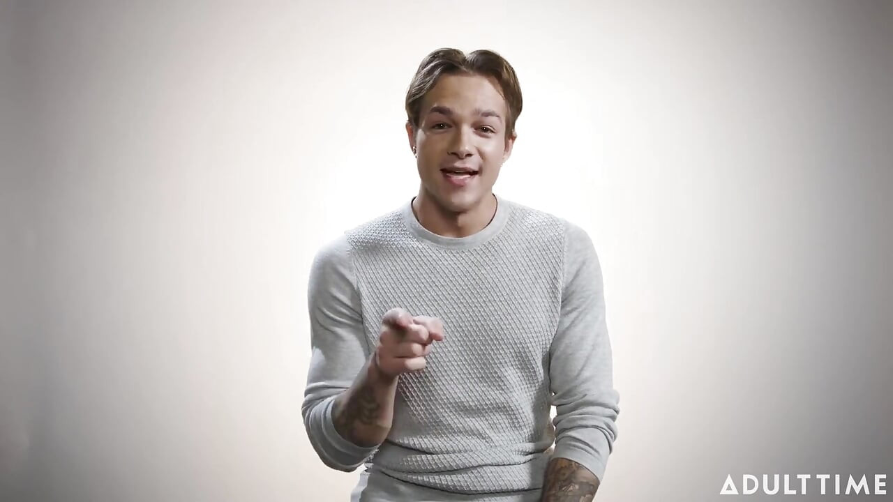 Jayden Marcos har sin kuk fast i en Gatorade-flaska! Porrstjärnaintervju - vuxen tid
