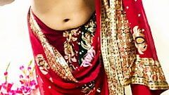 भारतीय बहिन विपरीतलिंगी कपड़े बांबी में नई साड़ी