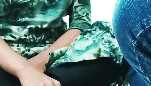 Genç kız arkadaş erkek arkadaş vip otelde seksin tadını çıkarıyor