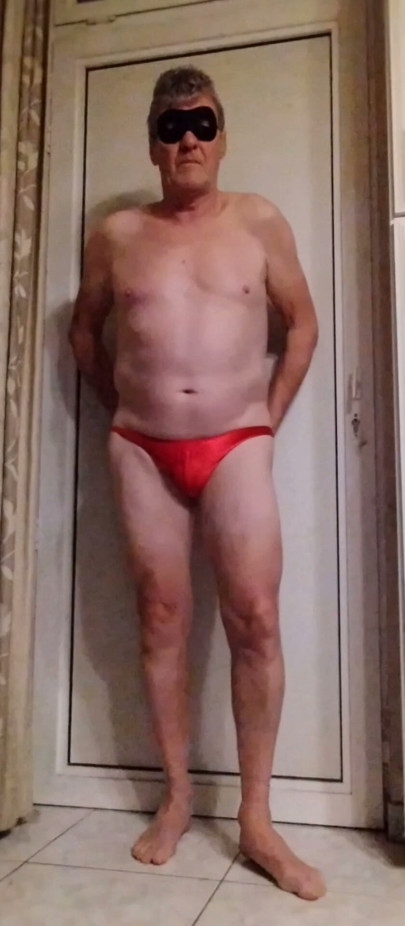 I show myself in lingerie.