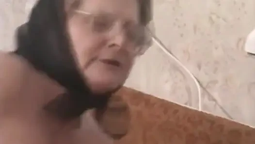 Устаревшую горячую бабулю отдолбили