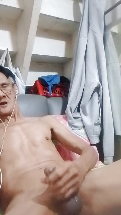 愛する妻のためだけにオナニーしてる
