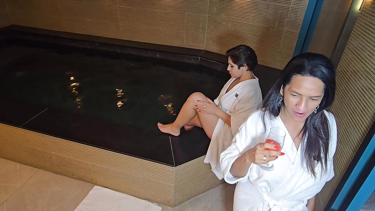 彼氏を驚かせて、彼に私の友人とセックスさせました