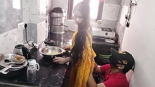 Quente indiana faz sexo na cozinha