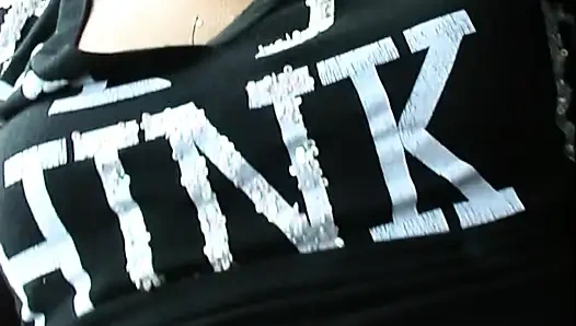 Seksi genç azgın amatör sürtük halka açık bir parkta amına mastürbasyon yapıyor