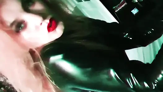 Overpowered Seductress