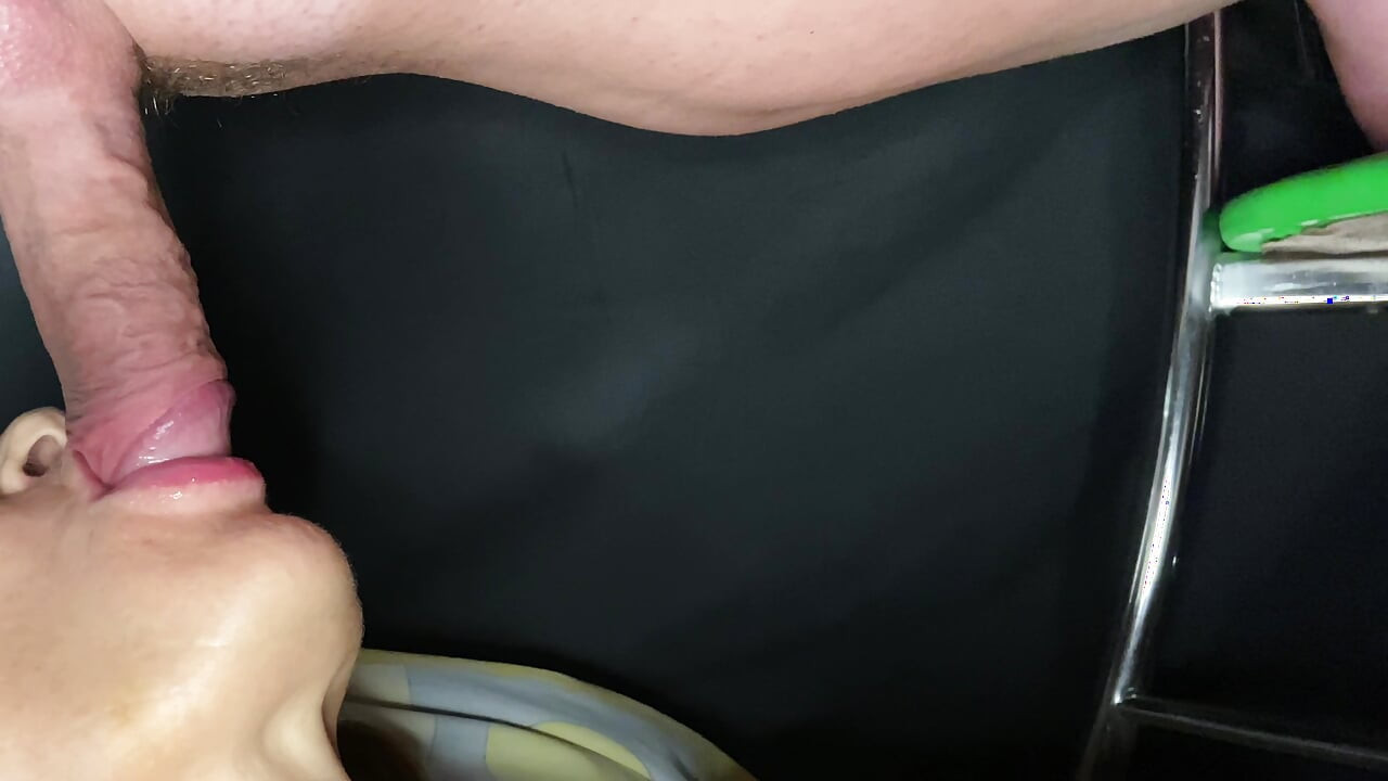 Madrastra mamada traga enorme carga de orgasmo de esperma