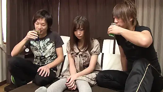 Hot girl gets finger fucked then a double penetration