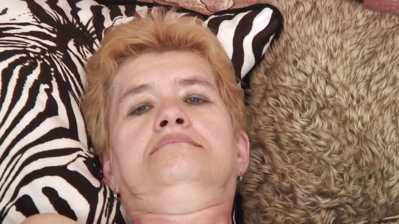 Geile oma-muschi geleckt und gefickt