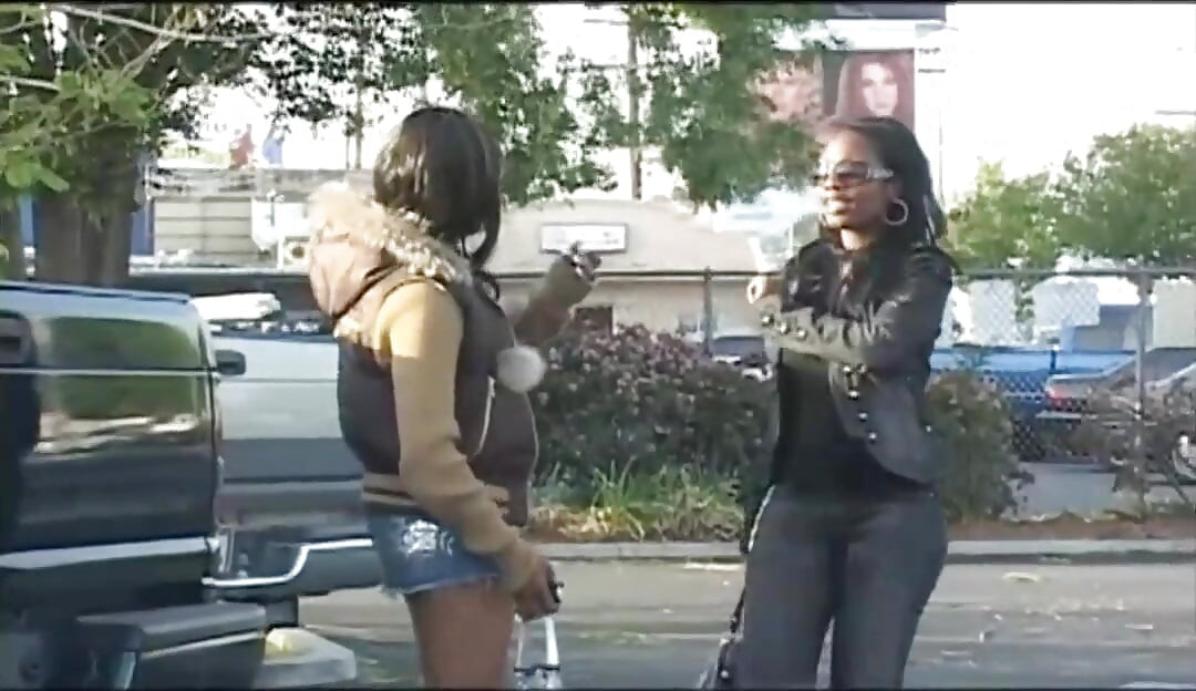 สองสาวผิวดําสุดฮอตเล่นกับเซ็กส์ทอย