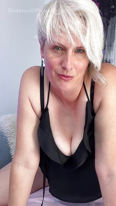 MILFがタンティックの全身オーガズムで長く持つ方法を教えてくれる JOI