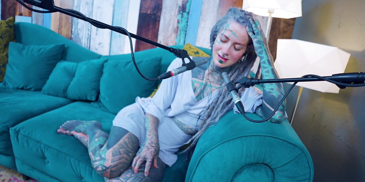 ฉันพูดถึง O - เอาชนะ - ASMR Podcast SFW พูดถึงสาวผอมโกธิค Dreadlocks นางแบบรอยสักสาวหมึก