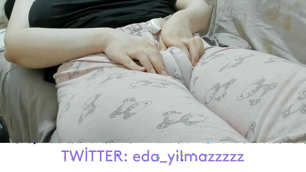 CAMEL TOE- MASTURBATION IN PAJAMAS- PUFFED PUSSY- SWOLLEN PUSSY- BIG PUSSY- TURKISH PORN- TURKISH MILF