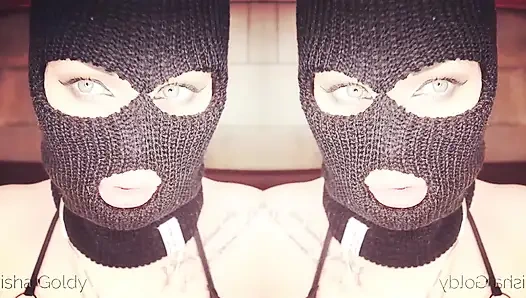 Güzel dudaklı seksi gangsterler tarafından ev sahipliği yapıyor!