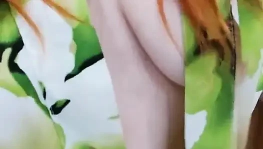 Wanita, mandi emas, buang air kecil berbulu