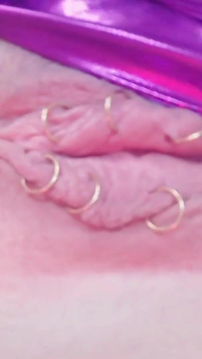 Momen wajib dibagikan sama "tante seksi dengan lingerie pvc spandeks ungu"