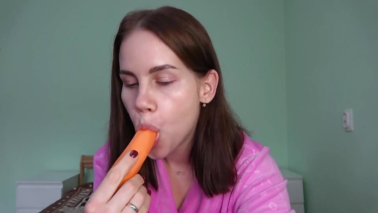 Quente Ruiva Anna Faz Um Boquete E Recebe Uma Gozada