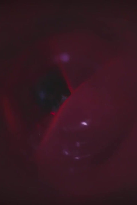 B035, schrumpfender mann wird von der muschi der asiatischen schönheit geschluckt