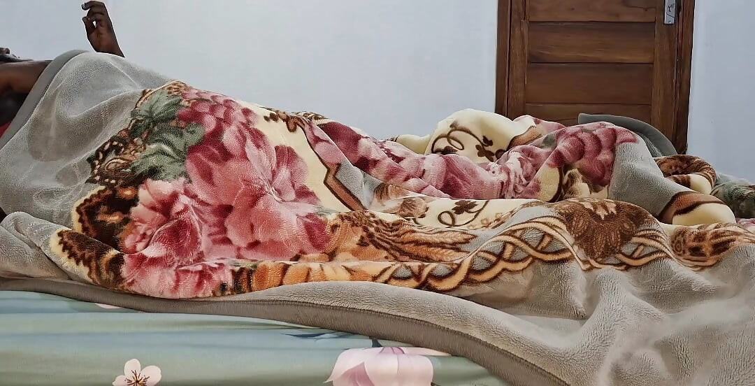 彼は私を上手く、そして美味しく抱いていましたが、夫は私がオーガズムに達するまで彼のチンポでトゥワークするのが大好きでした。