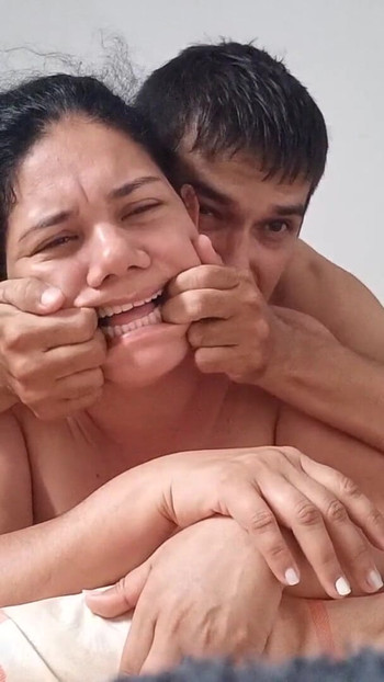 Detik ikonik dari "Hisap deepthroat yang sangat baik"