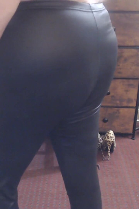 Ass thrust jiggle cellulite bounce