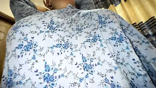 Arap güzel büyük sarkık göğüsler ve büyük götlü uzun boylu Müslüman üvey anne sikişmek istiyor