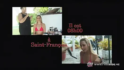 Blondine im auto während des fkk-strandfilmshootings mit crew