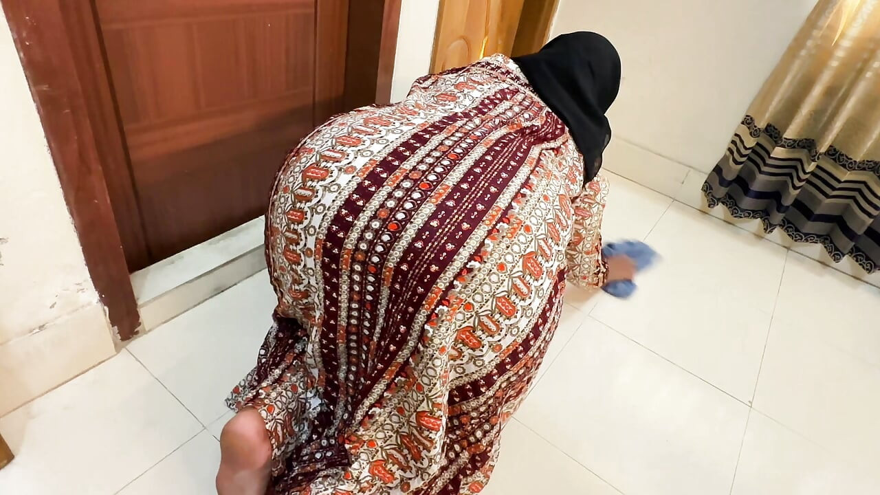 Egypt Beautiful Big Ass & Tight Pussy Hot Stepmom Stuck Under Bed Then She Want Rough Anal From Me