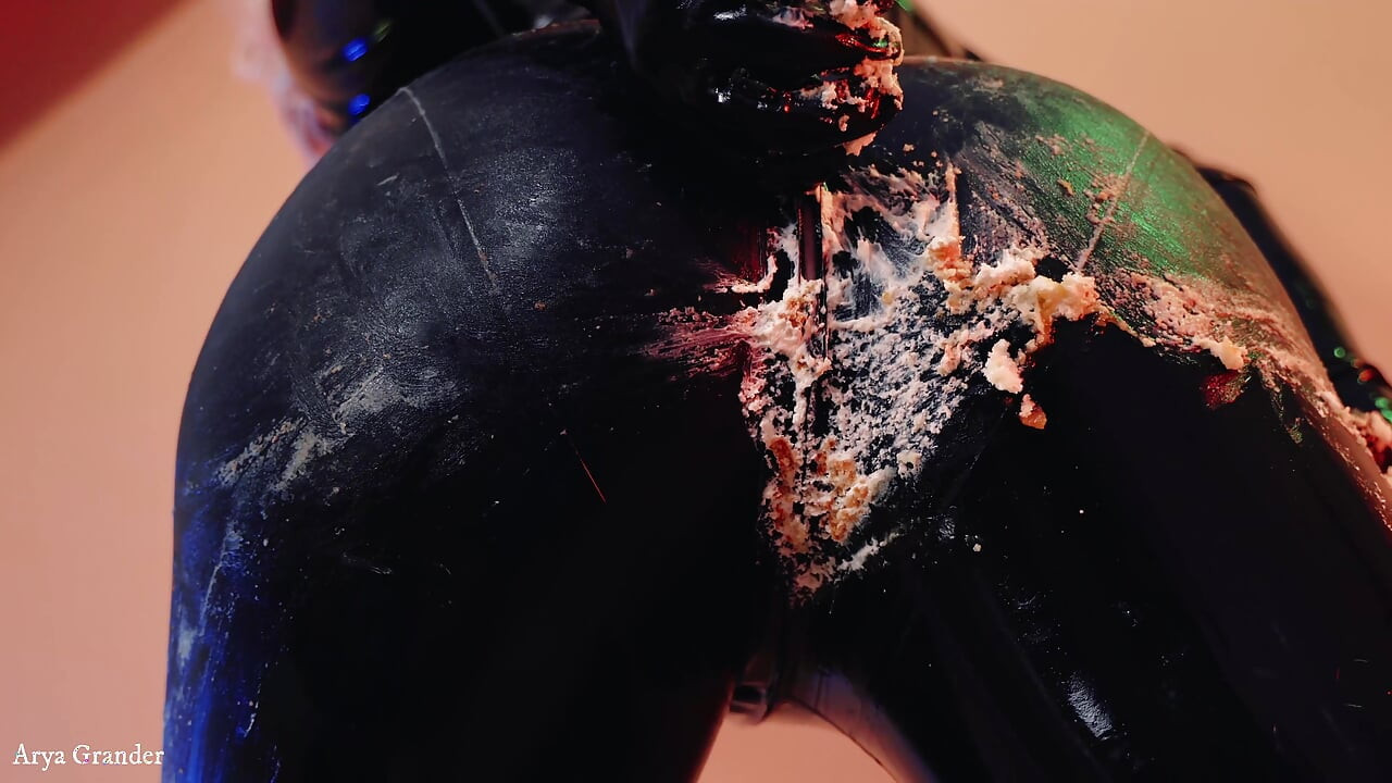 Sexy latex fetish video birthday cake splosh!