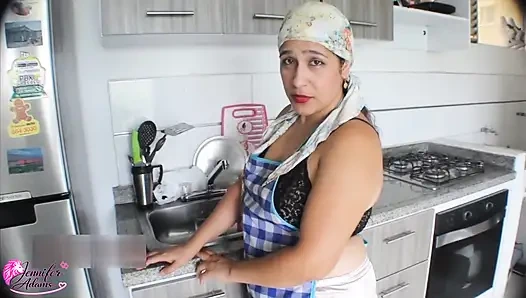 Rich milf cleaning company is late and I fuck her to make up for the lost time and give her a good score - Porn