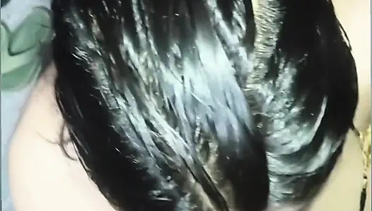 Aku memasukan kontolku ke mulut divya malam-malam.